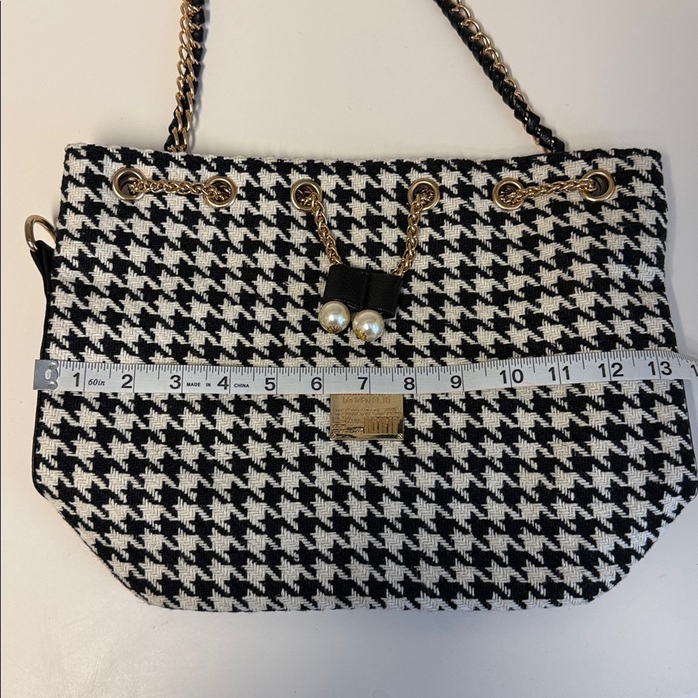 Black and White fabric handbag with gold chain - Picture 4 of 12